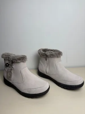 Boots Snow By Khombu In Taupe, Size: 10