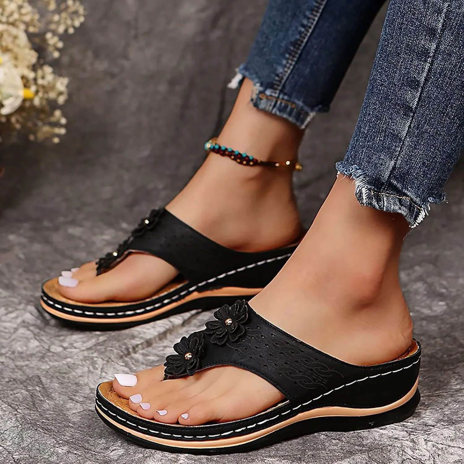 Orthopedic Flip Flops for Women with Arch Support Comfortable Walking Sandals Cushion Footbed Platform Sandals 2025 Summer Fashion Casual Beach Slip on Dressy Comfortable Walking Wide Silppers