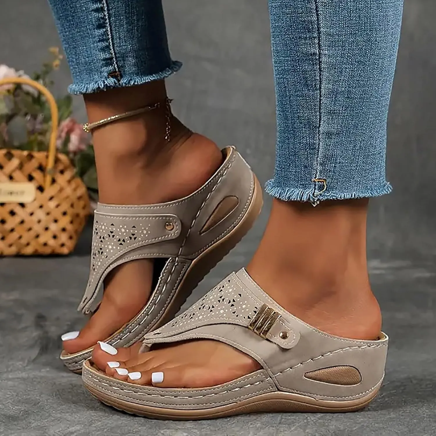 Womens Sandals Comfortable Dressy Arch Support Orthopedic Slippers 2025 Summer Casual Fashionable Open Toe Hollow Out Flip Flops Beach Vacation Comfortable Dressy Travel Thong Walking Slides